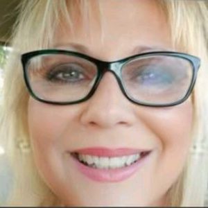 Meet your Posher, Elaine